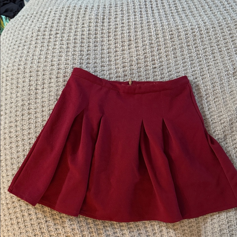 Chic Burgundy Mini Pleated Skirt